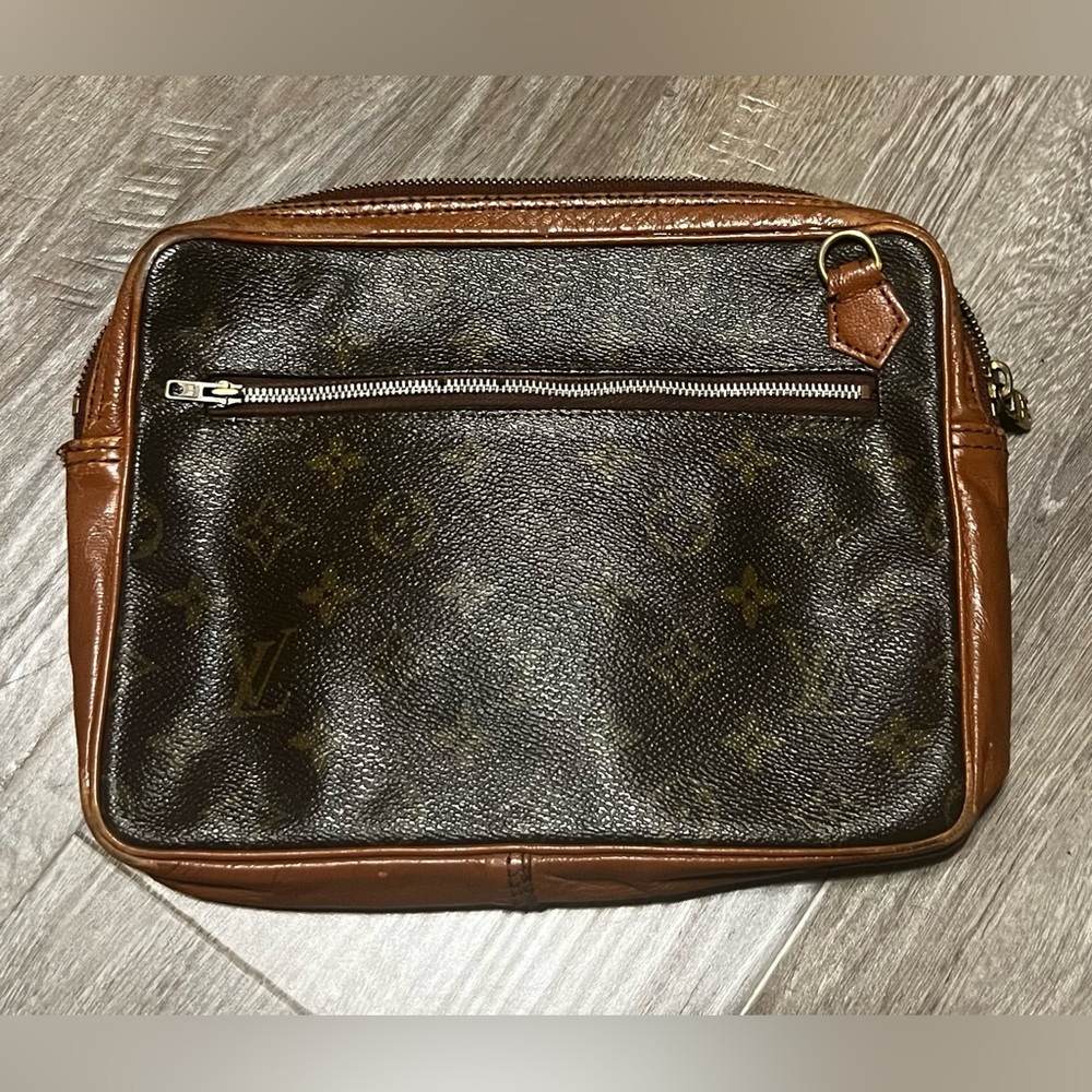 Louis Vuitton Vintage Monogram coated canvas & leather clutch, missing strap.